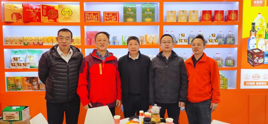 菇大厨食品与天津科技大食品学院院长合影